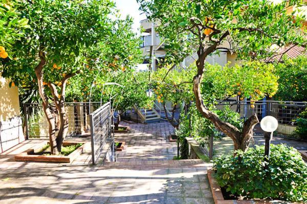 Tk酒店-前Ares San Giovanni La Punta